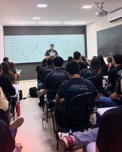 Sala de aula do Singular com alunos